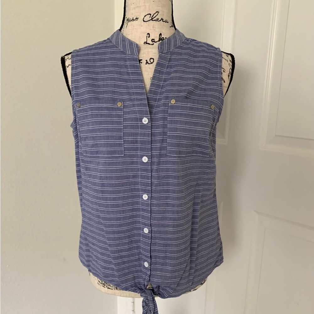 🌿 Anne Klein blue denim stripe sleeveless button-up shirt top